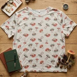 Vintage Aesthetic Mushroom Print Crew Neck T-Shirt - Nature Inspired Size Large